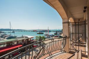 blu bay hotel sozopol