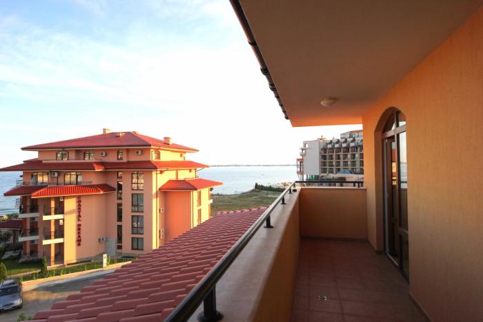 menada paradise dreams apartments