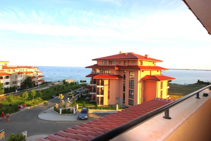 menada paradise dreams apartments