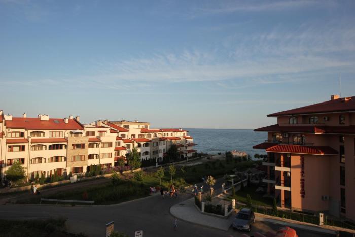 menada paradise dreams apartments