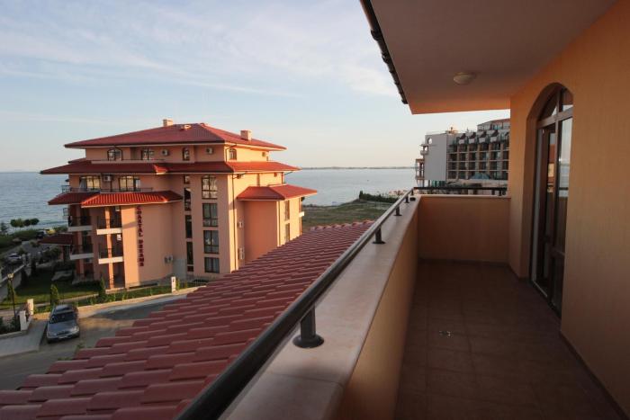 menada paradise dreams apartments