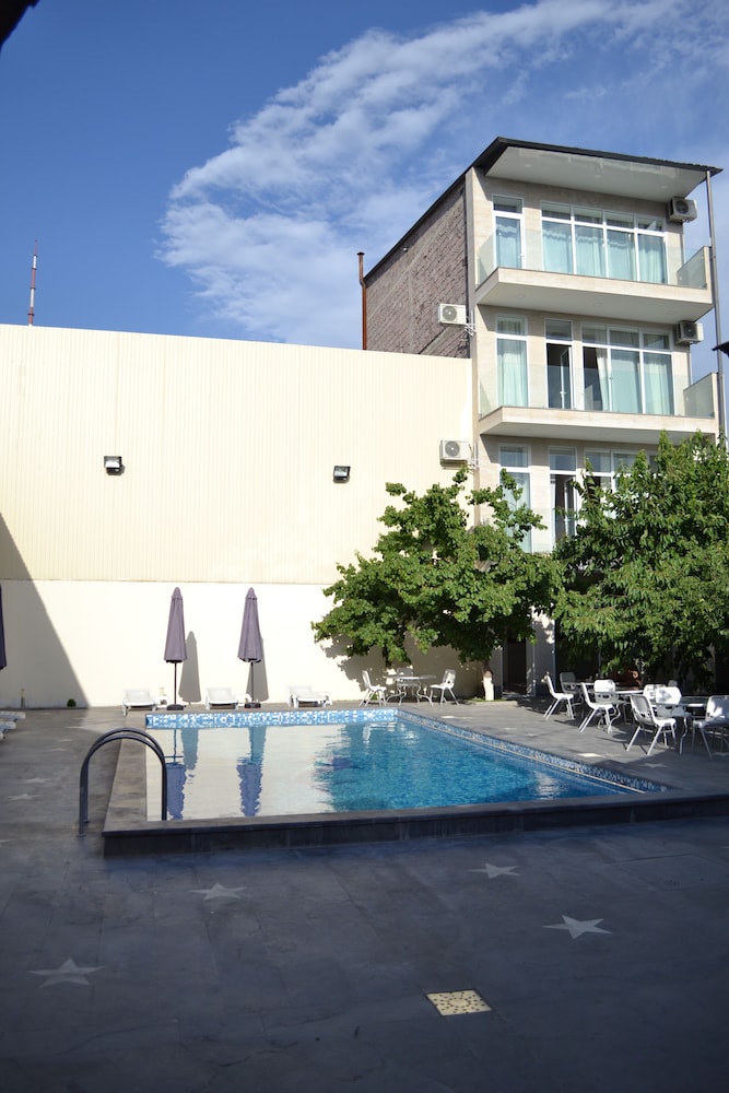 adams hotel