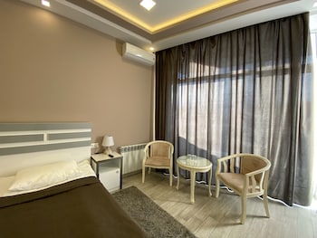 adams hotel