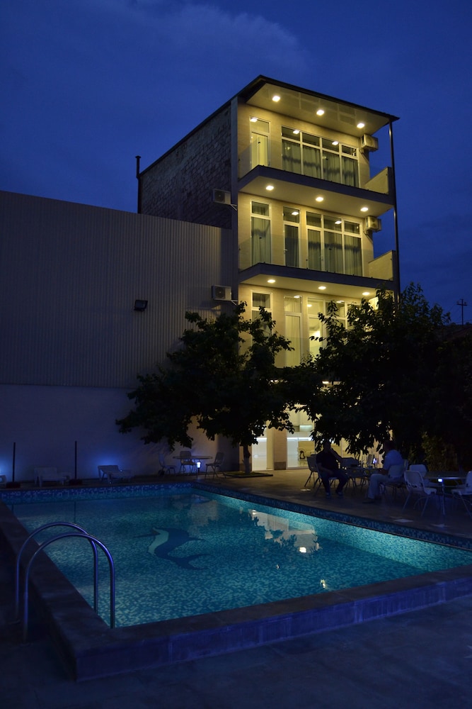 adams hotel