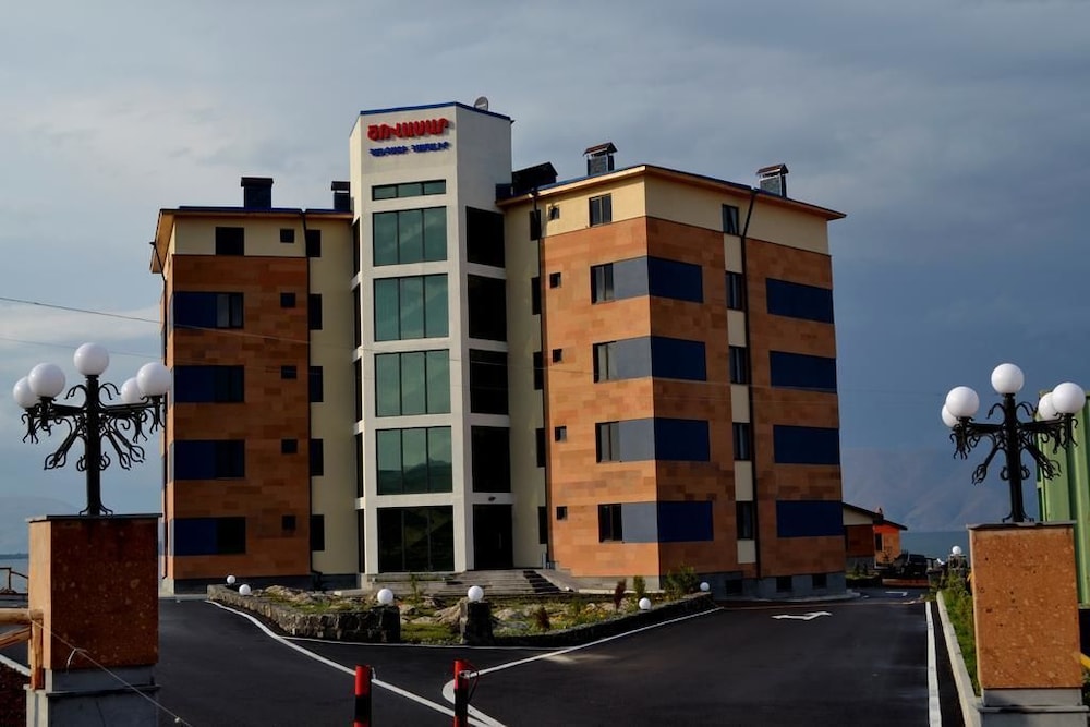 tsovasar family rest complex