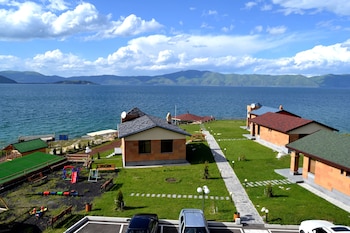 tsovasar family rest complex