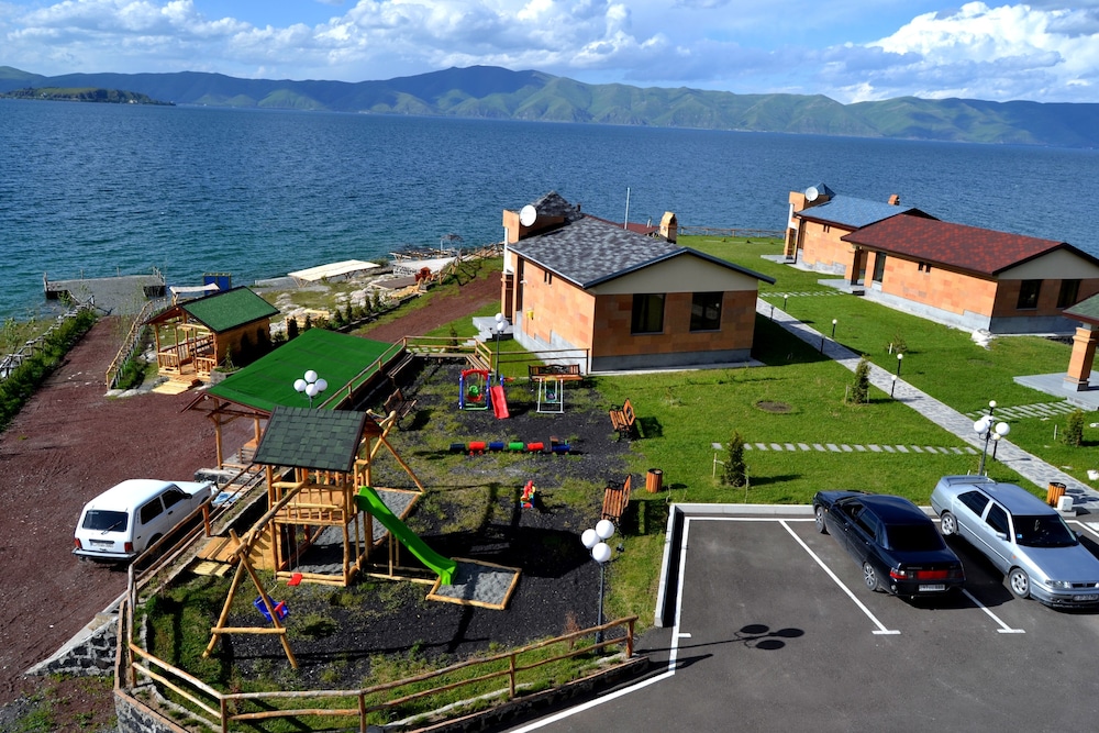 tsovasar family rest complex