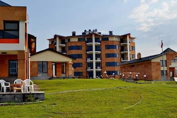 tsovasar family rest complex