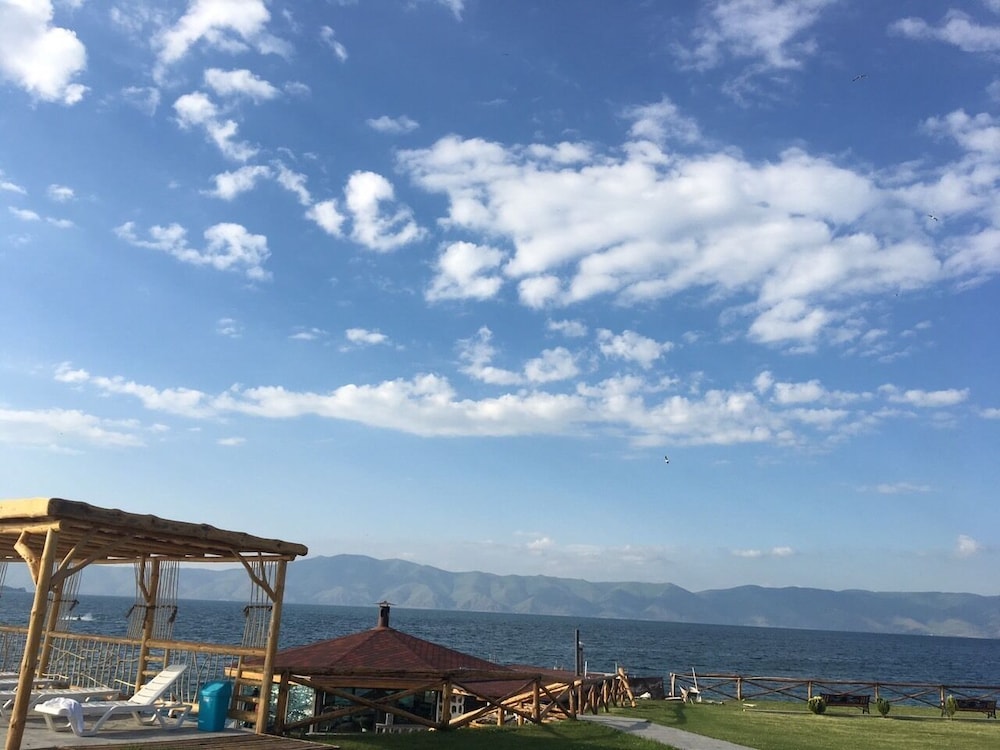 tsovasar family rest complex
