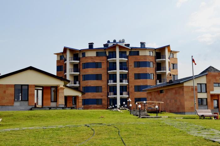 tsovasar family rest complex