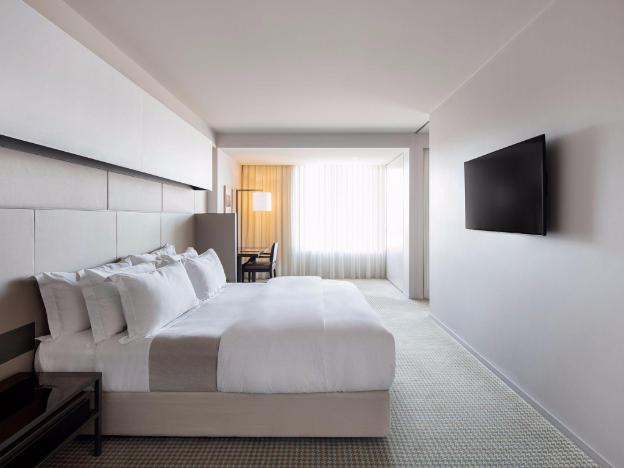 hotel realm