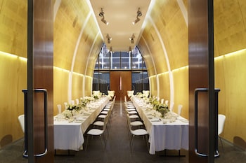 hotel realm