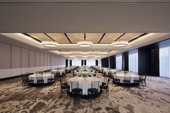 hotel realm