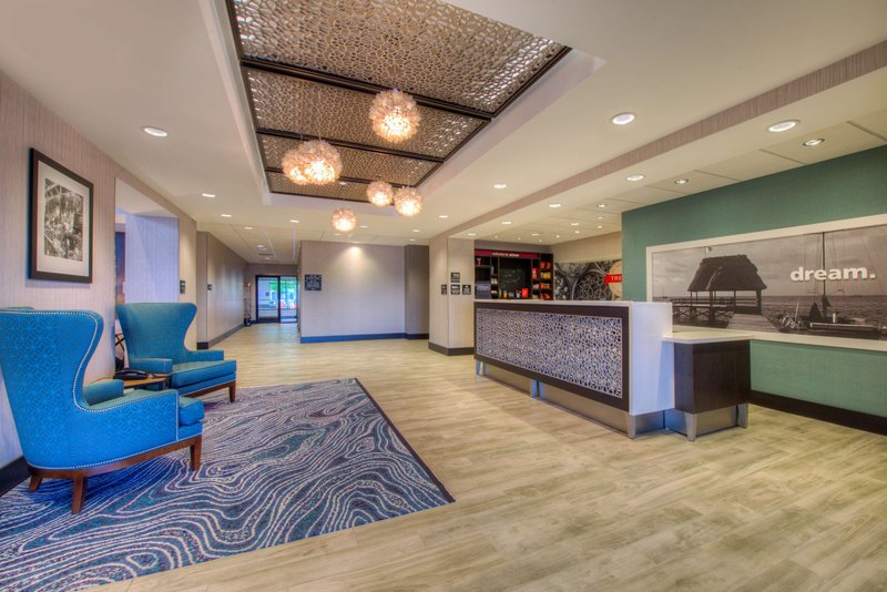 hampton inn and suites wixom