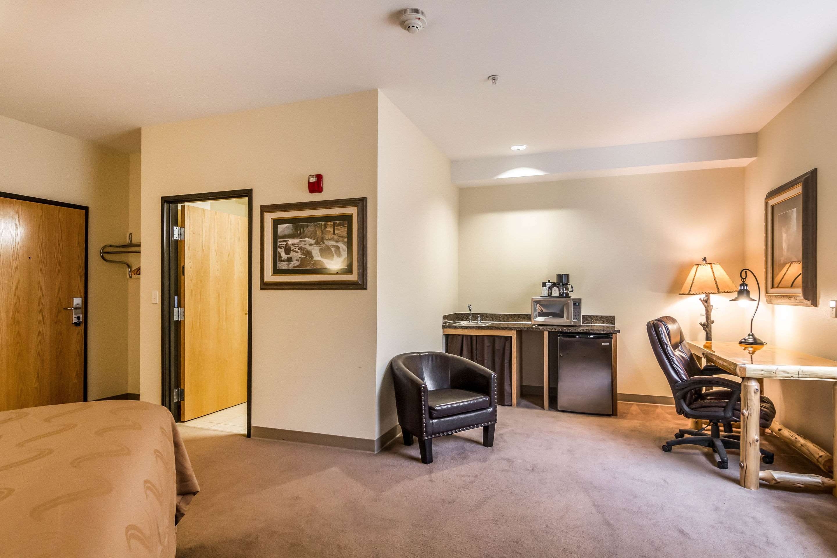 quality inn selah north park