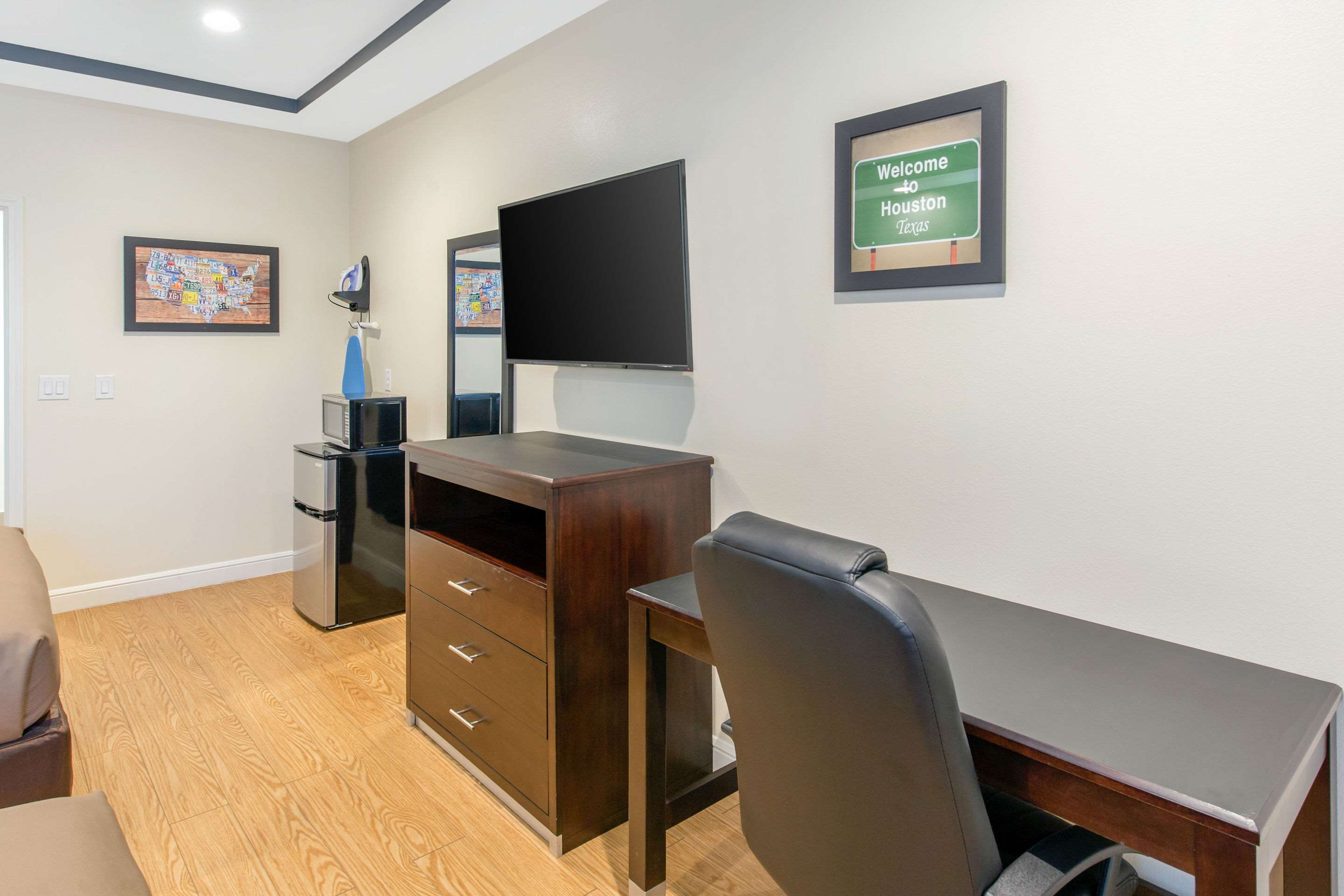 econo lodge inn and suites houston willowbrook