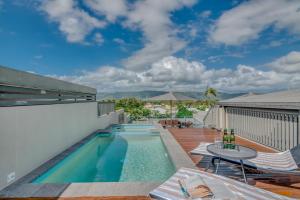 Coconut Grove,Port Douglas>>Cairns,5 star