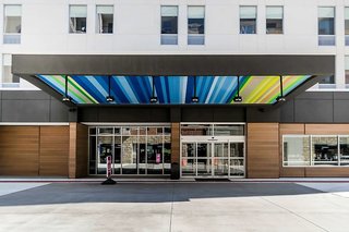 aloft newport on the levee