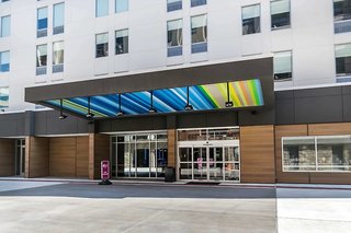 aloft newport on the levee