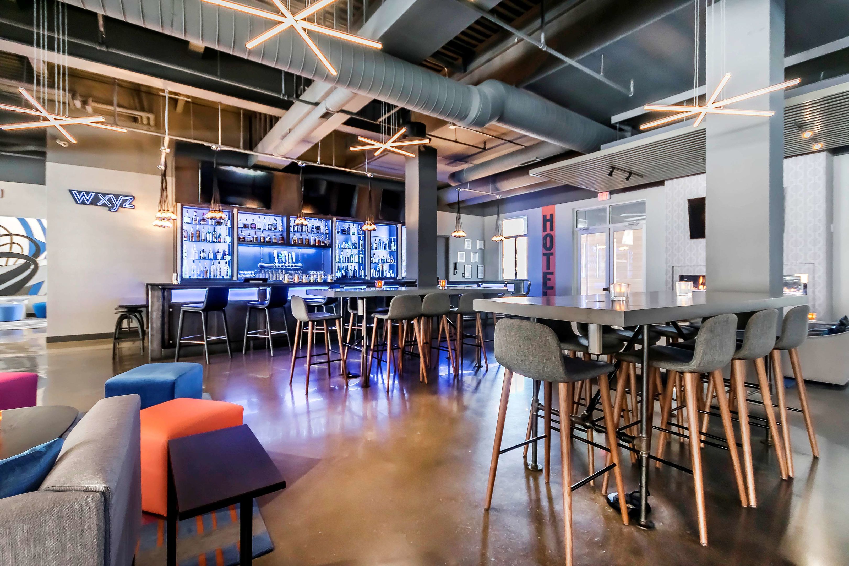 aloft newport on the levee