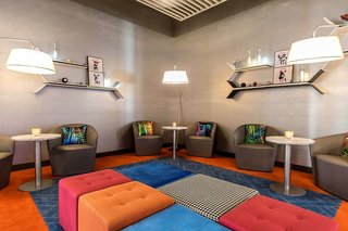 aloft newport on the levee