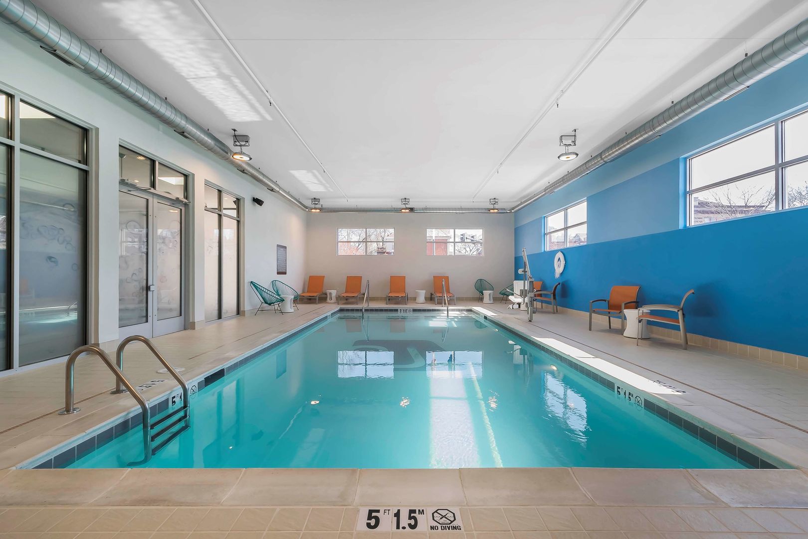 aloft newport on the levee