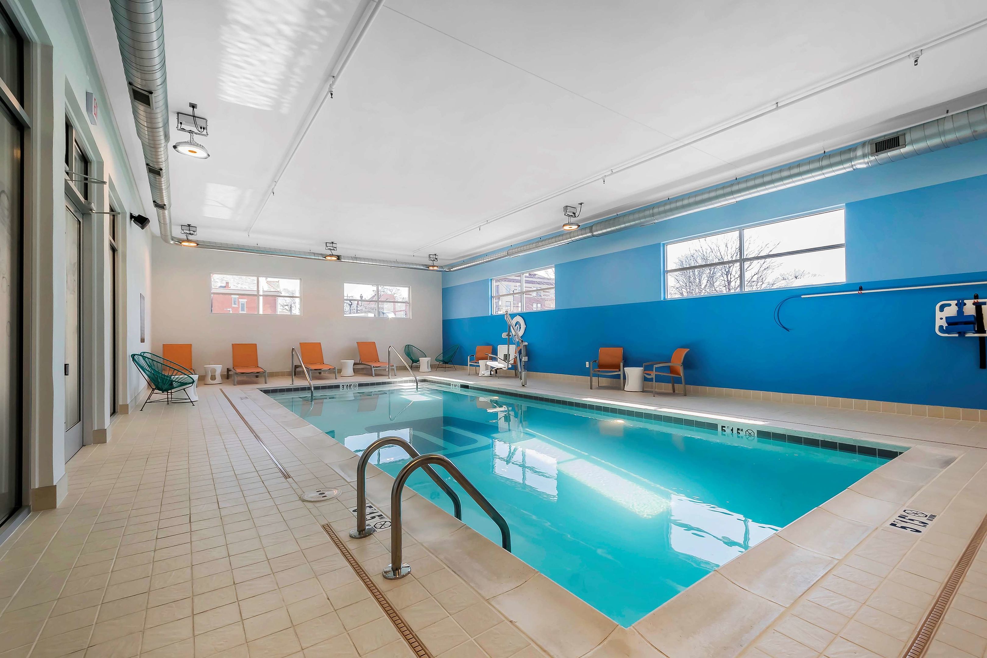 aloft newport on the levee