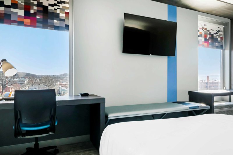 aloft newport on the levee