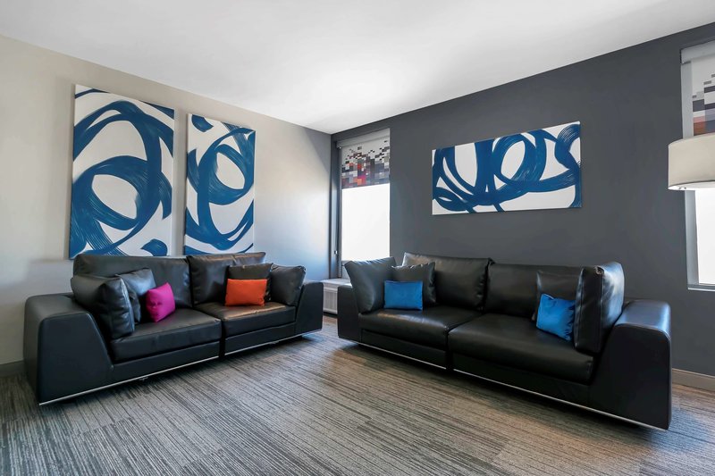 aloft newport on the levee