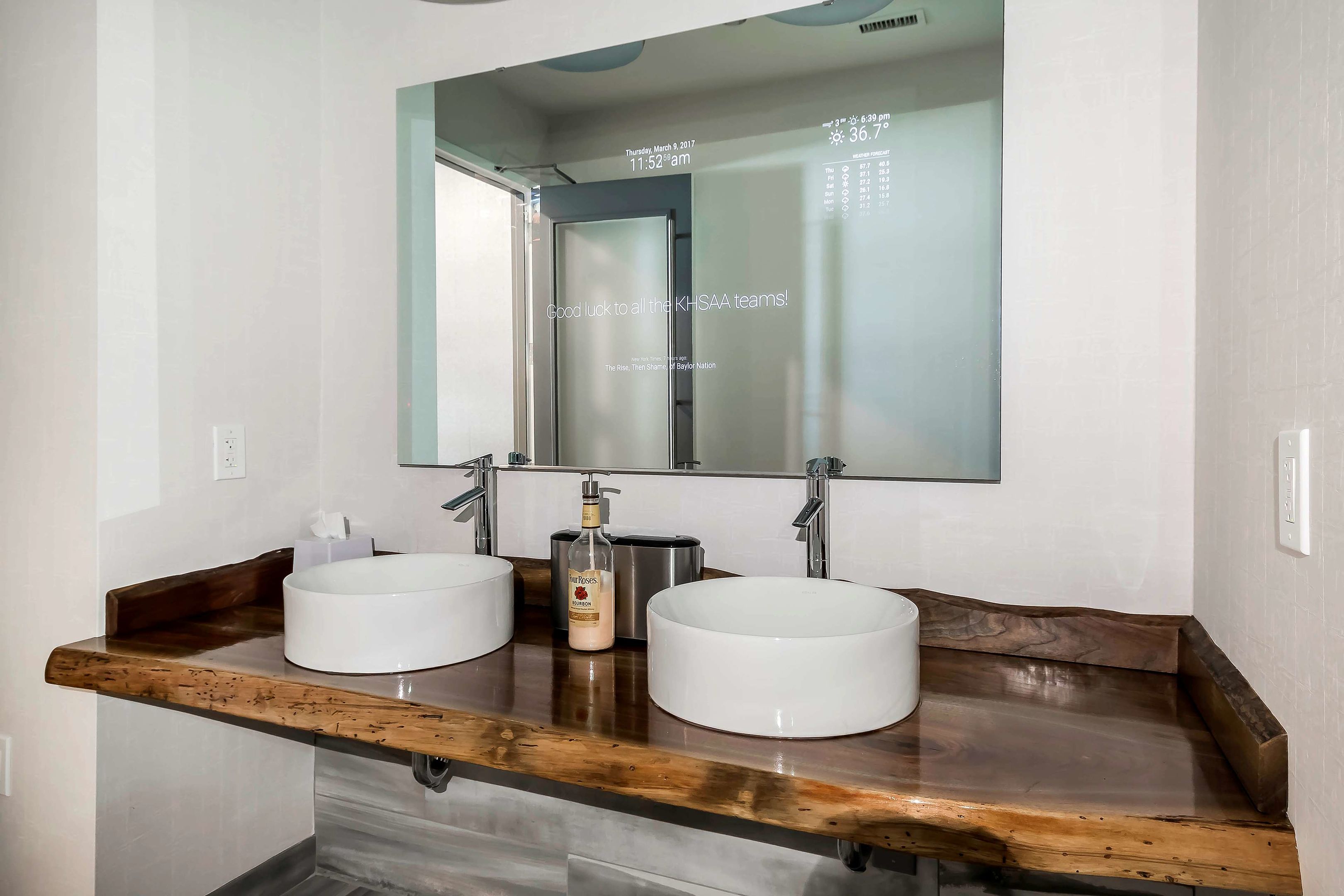 aloft newport on the levee