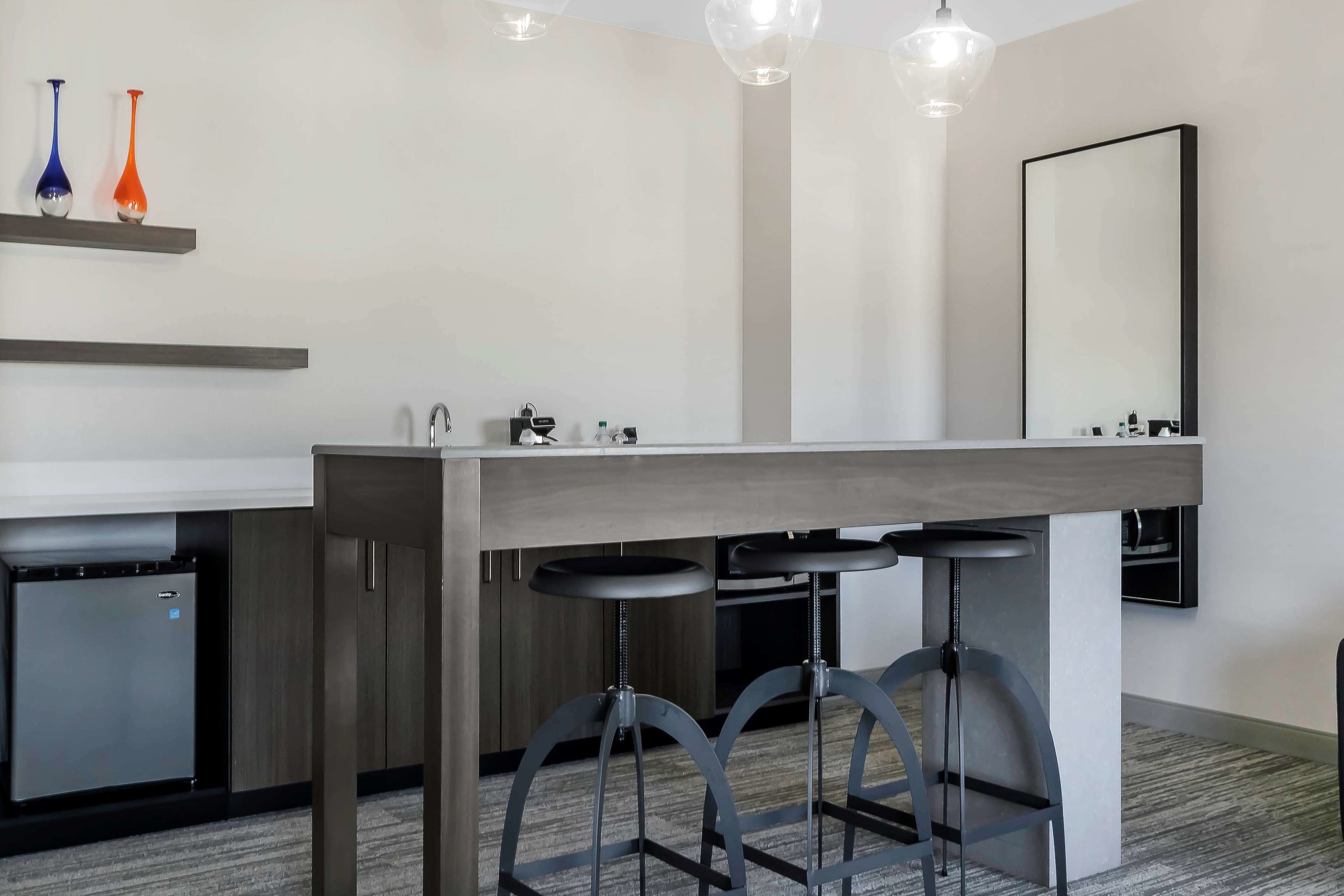 aloft newport on the levee