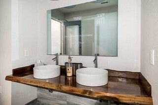 aloft newport on the levee