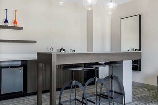 aloft newport on the levee