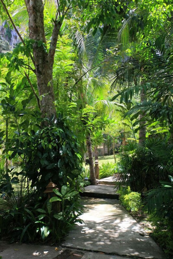 vipa tropical resort