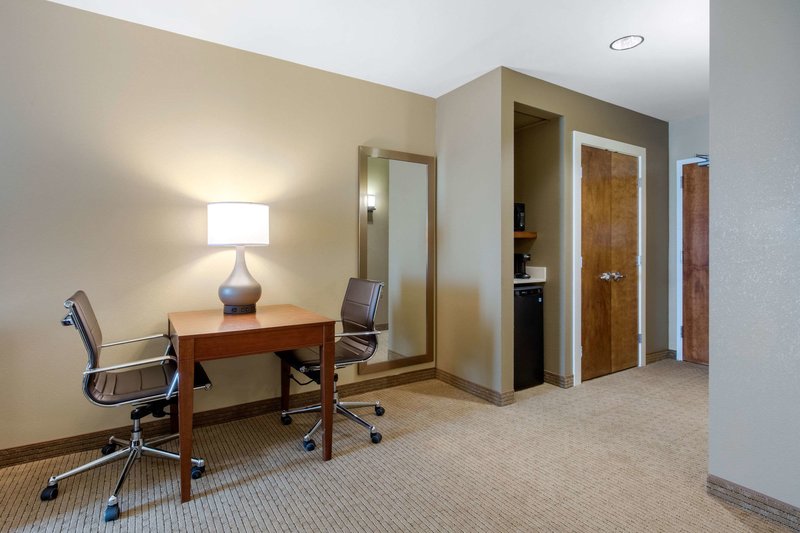 comfort inn and suites at crossplex village