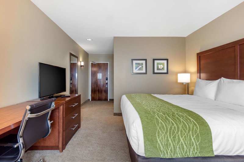 comfort inn and suites at crossplex village