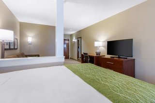 comfort inn and suites at crossplex village