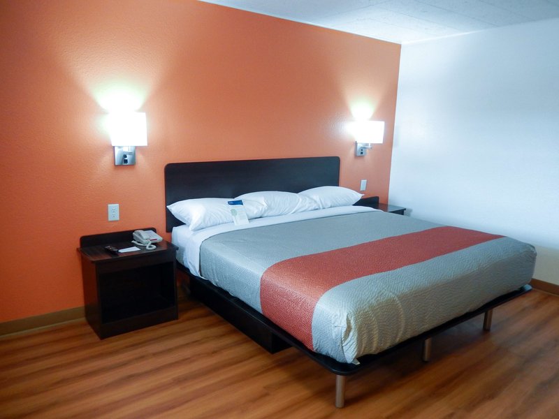 motel 6 sullivan mo