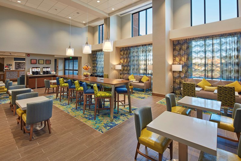 hampton inn and suites sacramento at csus