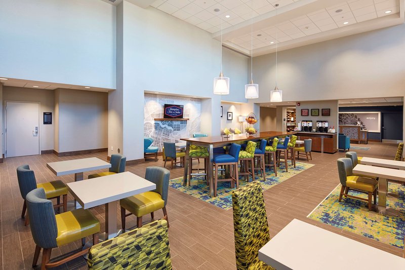 hampton inn and suites sacramento at csus