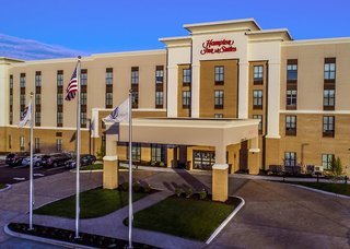 Hampton Inn & Suites Foxborough/Mansfield,Chartley>>Boston,3 star