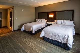 Hampton Inn & Suites Foxborough/Mansfield,Chartley>>Boston,3 star
