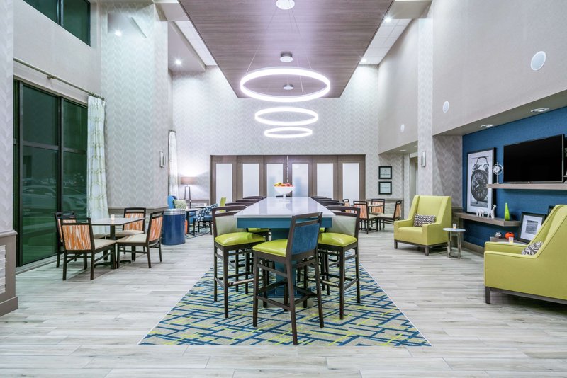 hampton inn and suites glenarden washington dc