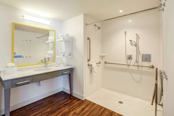 hampton inn and suites boston waltham