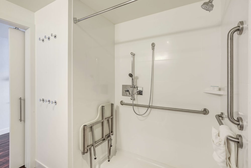 hampton inn and suites boston waltham