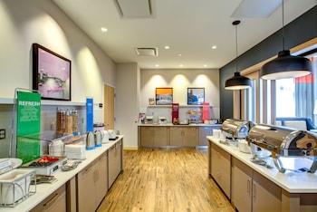 hampton inn and suites boston waltham