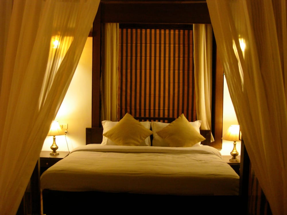 Ilbert Manor,Near Library Bus Stand,4 star