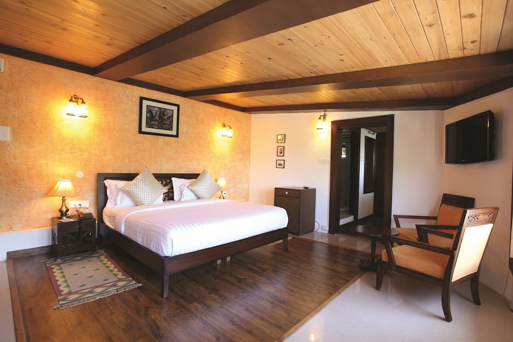 Ilbert Manor,Near Library Bus Stand,4 star