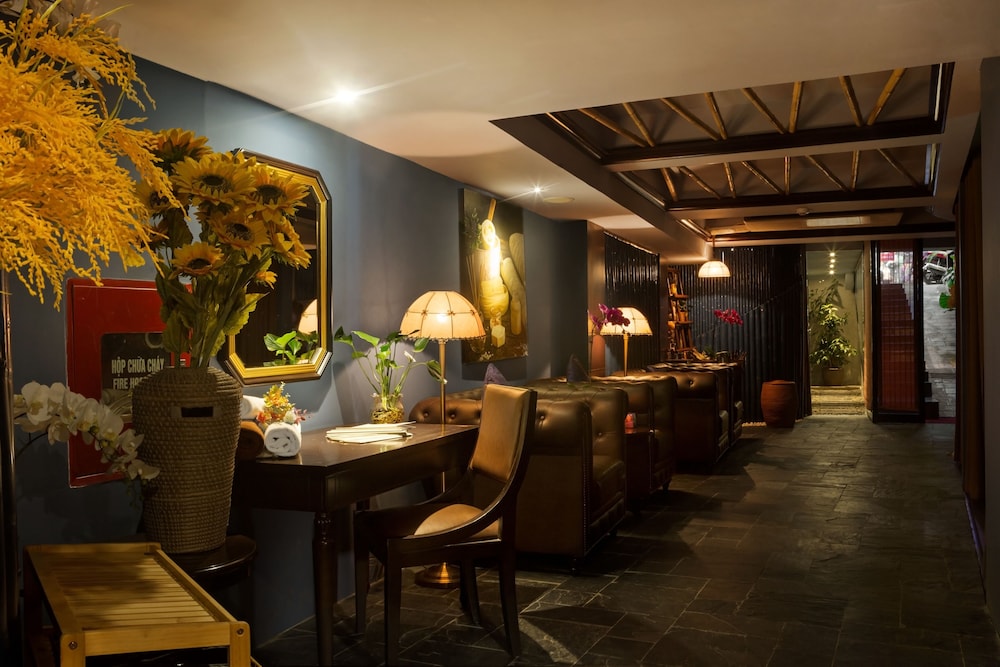 ogallery premier hotel and spa