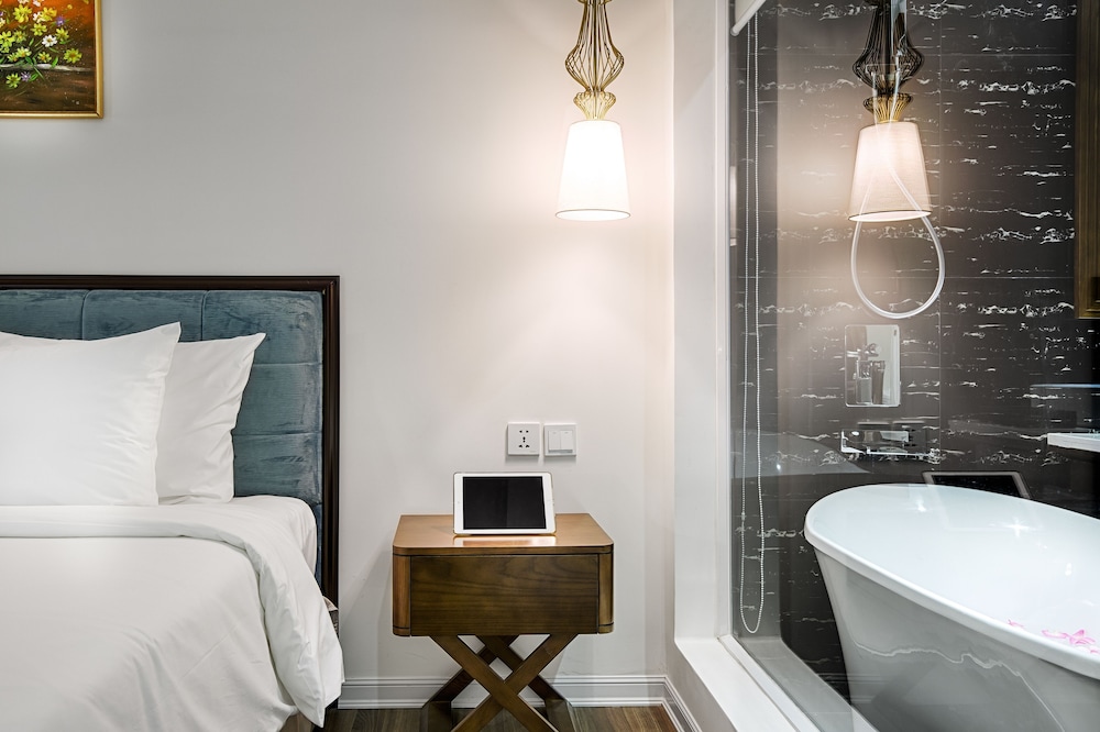 adaline hotel and suite